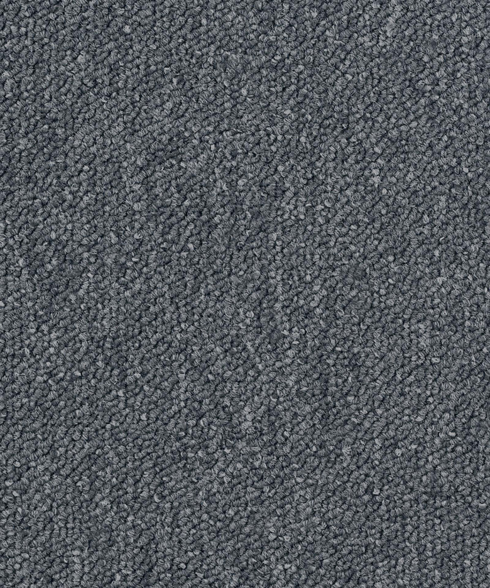 kovrolin-desso-essence-broadloom-essence-A879-9503-niderlandy Крупный план виниловой плитки Tarkett Christmas Pine Natural с матовой текстурой под дерево.