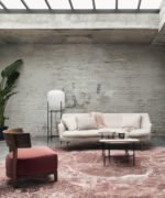 Ковролин Desso Sense of Marble AA81 2105 под красный мрамор в интерьере гостиной лофт.
