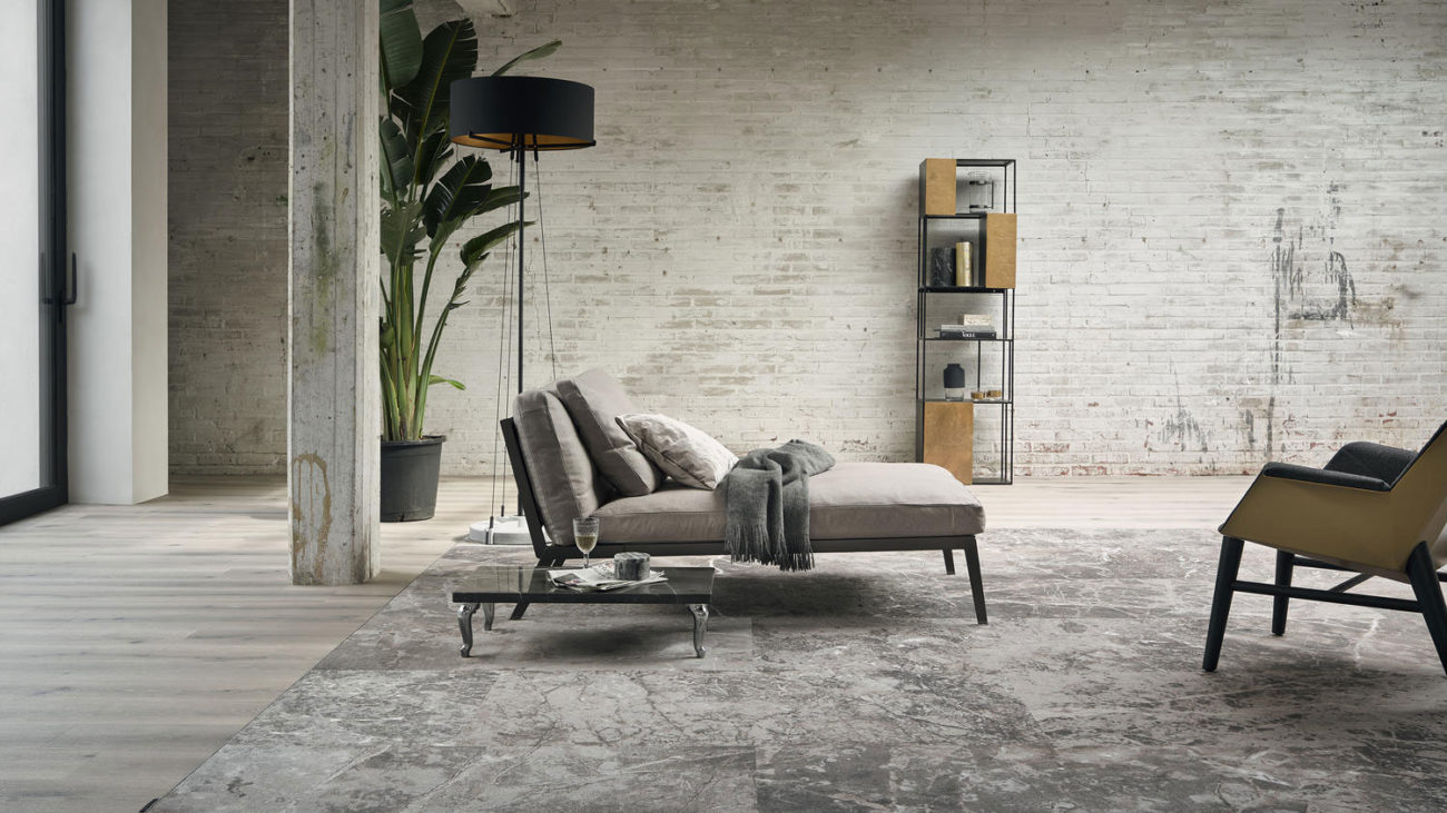 Ковролин Desso Sense of Marble AA81 9965 в интерьере гостиной лофт.