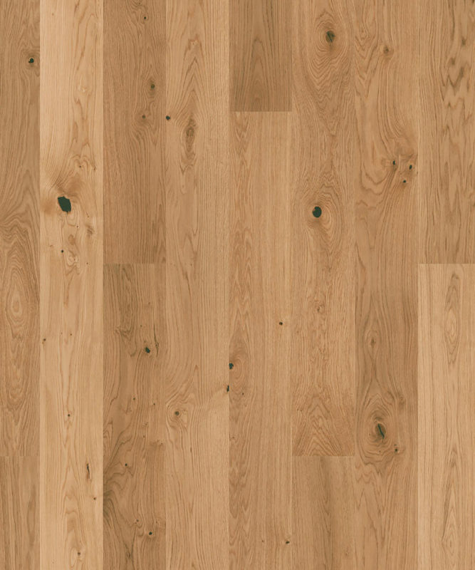 Крупный план вертикальной раскладки однополосной паркетной доски Tarkett Grace из рустикального дуба с сучками.