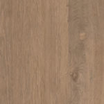 Крупный план виниловой плитки Tarkett Limited Oak Honey с матовой текстурой под дуб.