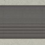 Крупный план защитного противоскользящего покрытия для ступеней Tarkett Tapiflex Stairs Concrete Stairs Cool Grey