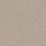 Крупный план гомогенного линолеума Tarkett iQ Natural Cold Beige с приятной ненавязчивой чипсовой текстурой
