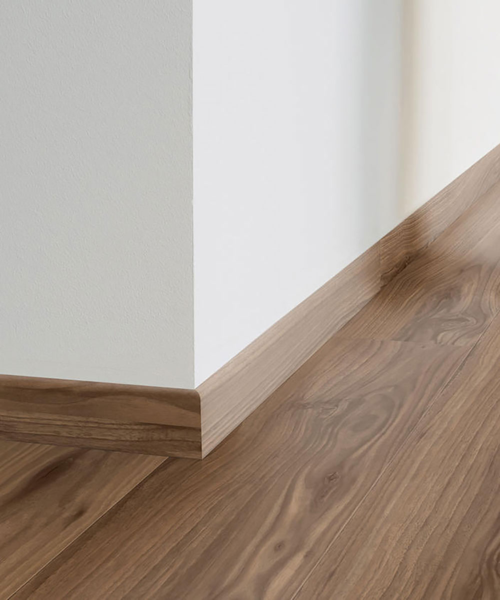 THH_LVT_SKIRTING_American_Walnut_Marron Плинтус Tarkett American Walnut Marron в тон напольного покрытия в интерьере.