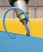 Процесс горячей сварки стыков коммерческого линолеума синим шнуром Tarkett 85172.