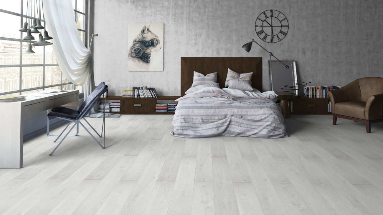 Влагостойкий светлый ламинат Tarkett Estetica Oak Danville White в дизайне интерьера лофт-спальни