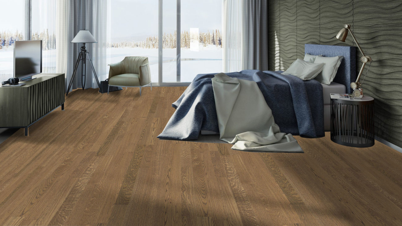 Паркетная доска Tarkett Oak Sienna RO двухполосная, коричневый оттенок в интерьере спальни с синим текстилем и видом на зимний пейзаж.