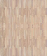 Близкий ракурс покрытия Europarket Oak Beige демонстрирует изящную трехполосную структуру дуба в светлом и воздушном бежевом оттенке.
