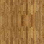 Макроснимок покрытия Europarket Oak Golden наглядно демонстрирует классическую трехполосную структуру дуба в насыщенном золотистом оттенке.