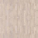Макроснимок плашек Europarket Oak Polar наглядно демонстрирует изысканную трехполосную структуру дуба в арктическом белом оттенке.