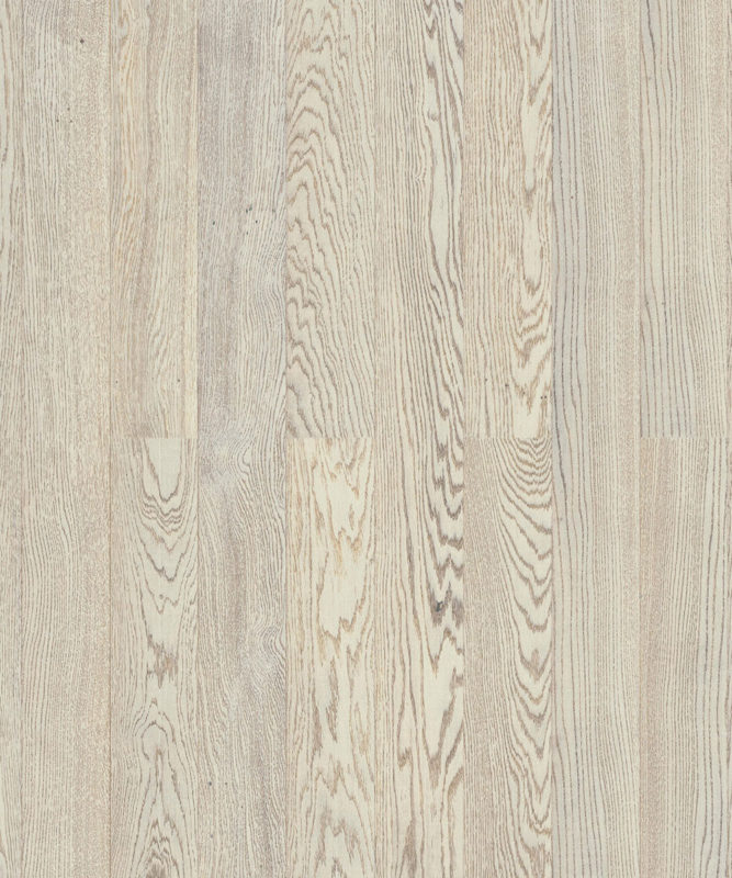Паркетная доска Tarkett Rumba Oak Iceberg трехполосная, крупный план текстуры беленого дуба со светлыми и серыми древесными волокнами.