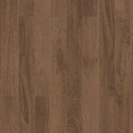 Паркетная доска Tarkett Rumba Oak Lava трехполосная, крупный план текстуры дуба в глубоком темно-коричневом оттенке с красивым древесным узором.