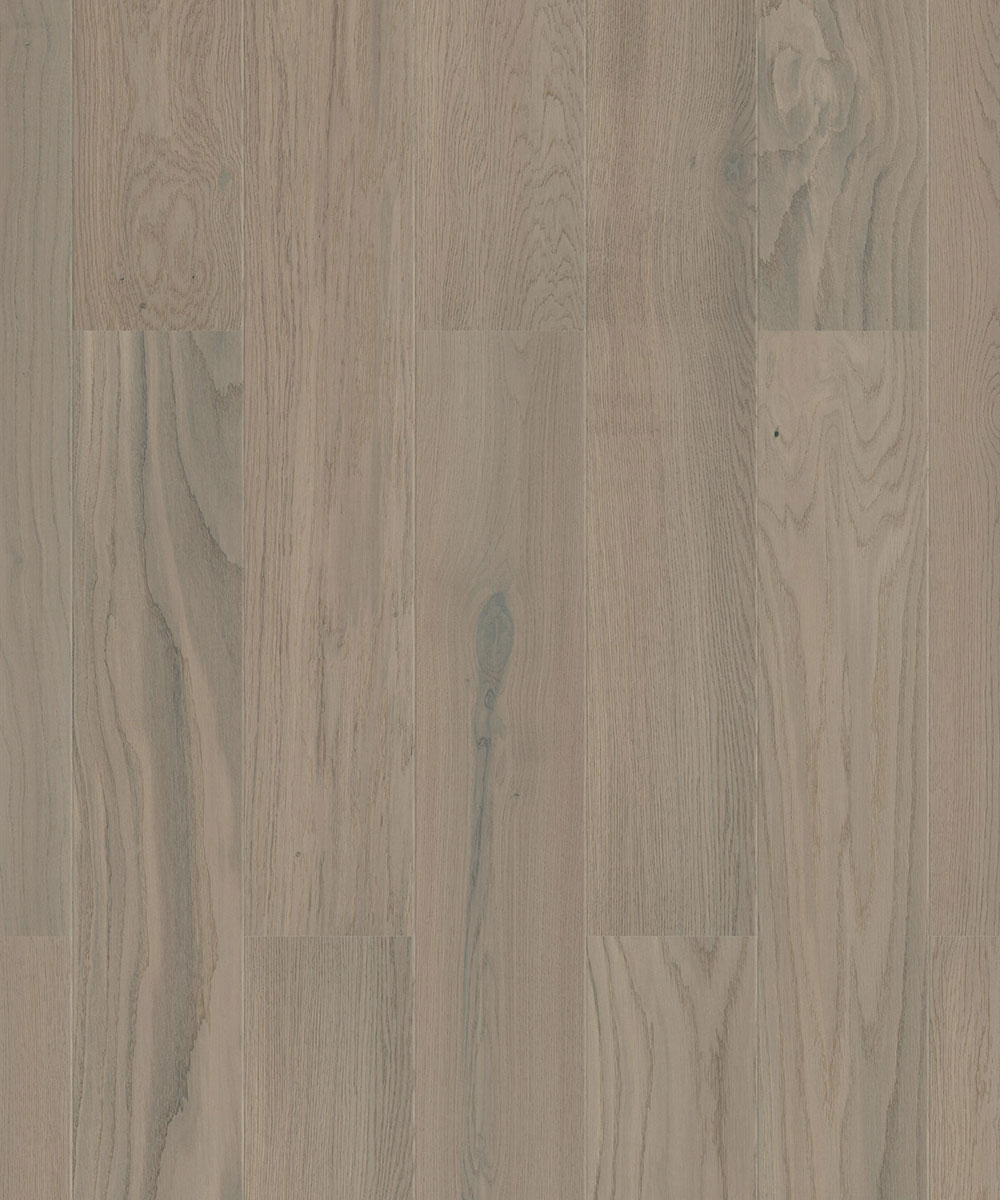 TH_1_Strip_Step_Oak_Royal_Grey-1 Макрофотография плашек Tarkett Step Oak Royal Grey детально раскрывает благородную древесную структуру однополосного дуба в кофейно-сером цвете.