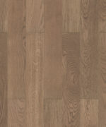 Макроснимок структуры доски Tarkett Tango Classic Oak Copper наглядно передает глубокую текстуру однополосного дуба в теплом медном цвете.