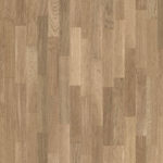 Паркетная доска Tarkett Salsa Oak Supreme Matt трехполосная, крупный план матовой текстуры натурального дуба с красивым чередованием плашек.