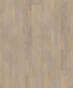 Паркетная доска Tarkett Salsa Oak Amaryllis трехполосная, крупный план текстуры дуба в светлом серо-бежевом оттенке с мягким рисунком волокон.