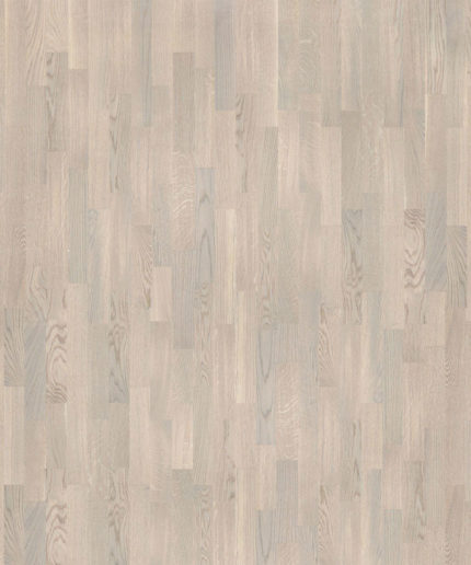Детализированный снимок плашек Tarkett Samba Oak Crema наглядно передает мягкую текстуру трехполосного дуба в нежной серо-бежевой гамме.