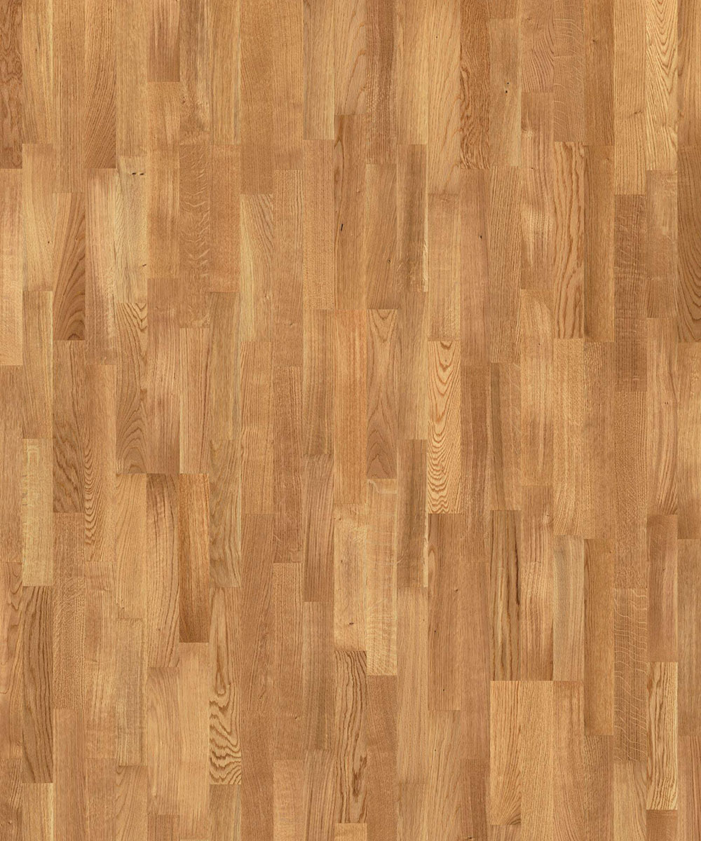 TH_Samba_Oak_Primitivo-1 Крупный план паркетной доски Tarkett Samba Oak Primitivo демонстрирует классическую трехполосную структуру дуба в теплом медовом цвете.