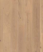 Детализированный образец Tarkett Tango Classic Oak Almond Natur крупным планом передает естественную древесную структуру бежевого дуба.
