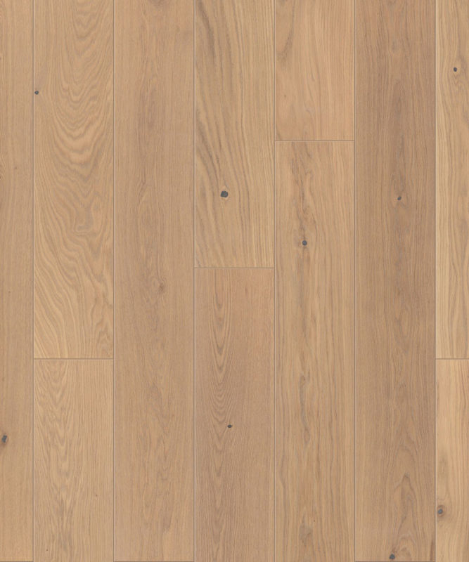 Детализированный образец Tarkett Tango Classic Oak Almond Natur крупным планом передает естественную древесную структуру бежевого дуба.