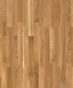 Детализированный образец Tarkett Timber Oak Wave крупным планом передает естественную многополосную структуру дуба в теплом золотистом цвете.
