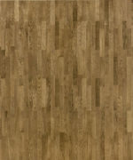 Близкий ракурс покрытия Tarkett Timber Oak Thunder наглядно демонстрирует многополосную структуру дуба в глубоком золотисто-коричневом тоне.