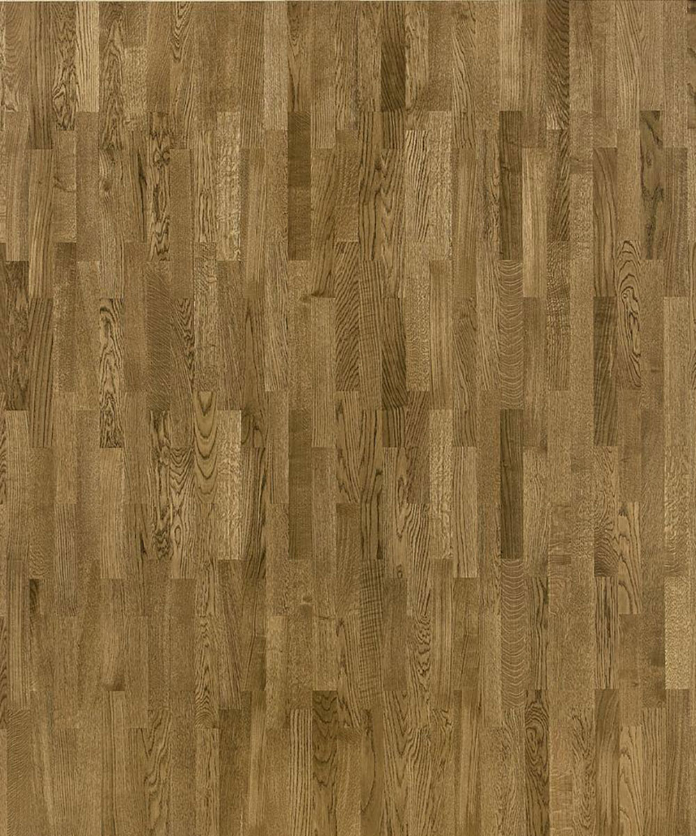 TH_Timber_Oak_Thunder-1 Близкий ракурс покрытия Tarkett Timber Oak Thunder наглядно демонстрирует многополосную структуру дуба в глубоком золотисто-коричневом тоне.
