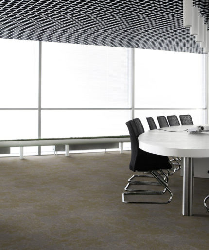 Ковровая плитка Desso Grezzo Bloom AD04 6122-V B8 бежевая, Нидерланды
