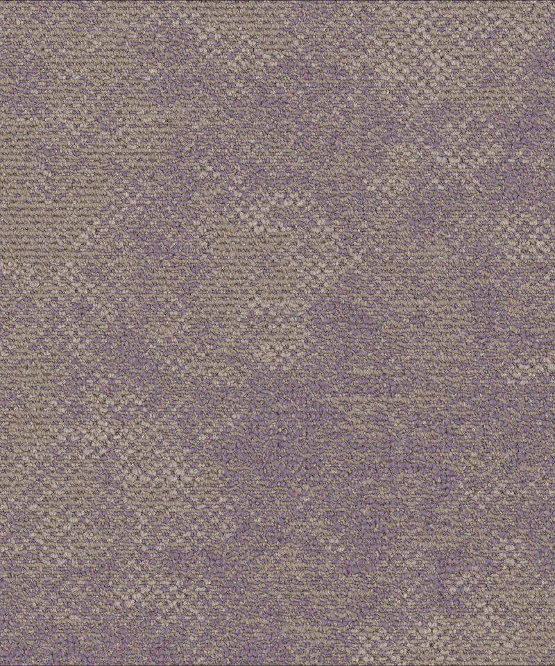 Grezzo-Bloom-AD04-9004-V-1 Ковровая плитка Desso Grezzo Bloom 9004 сиренево-бежевого цвета с органическим растительным узором и петлевым ворсом крупным планом.