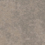 Ковровая плитка Desso Grezzo Bloom 9096 серо-бежевого цвета с органическим абстрактным узором и структурированным ворсом крупным планом.