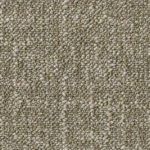 Текстура ковровой плитки Desso Metallic Shades 2913 крупным планом с плотным петлевым ворсом в светлых серо-бежевых оттенках.
