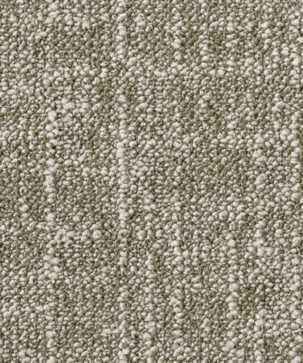 Текстура ковровой плитки Desso Metallic Shades 2915 крупным планом со светлым петлевым ворсом и выраженными вертикальными полосами.