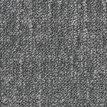 Текстура ковровой плитки Desso Metallic Shades 9950 крупным планом с плотным петлевым ворсом в классических серых стальных оттенках.
