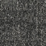 Текстура ковровой плитки Desso Metallic Shades 9975 крупным планом с плотным петлевым ворсом в графитово-черных тонах со светлыми искрами.