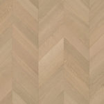 Близкий ракурс паркета французской елочкой Tarkett Privilege Galoni Oak Royal Grey демонстрирует мягкую текстуру дуба в благородном сером оттенке.
