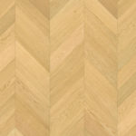 Близкий ракурс паркета французской елочкой Tarkett Privilege Galoni Oak White демонстрирует мягкую текстуру дуба в утонченном белом оттенке.
