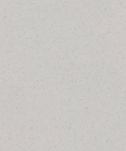 Линолеум Tarkett iQ Surface 812 Solid Upper Ash со светло-серой однородной текстурой под камень или бетон. Крупный план напольного покрытия.