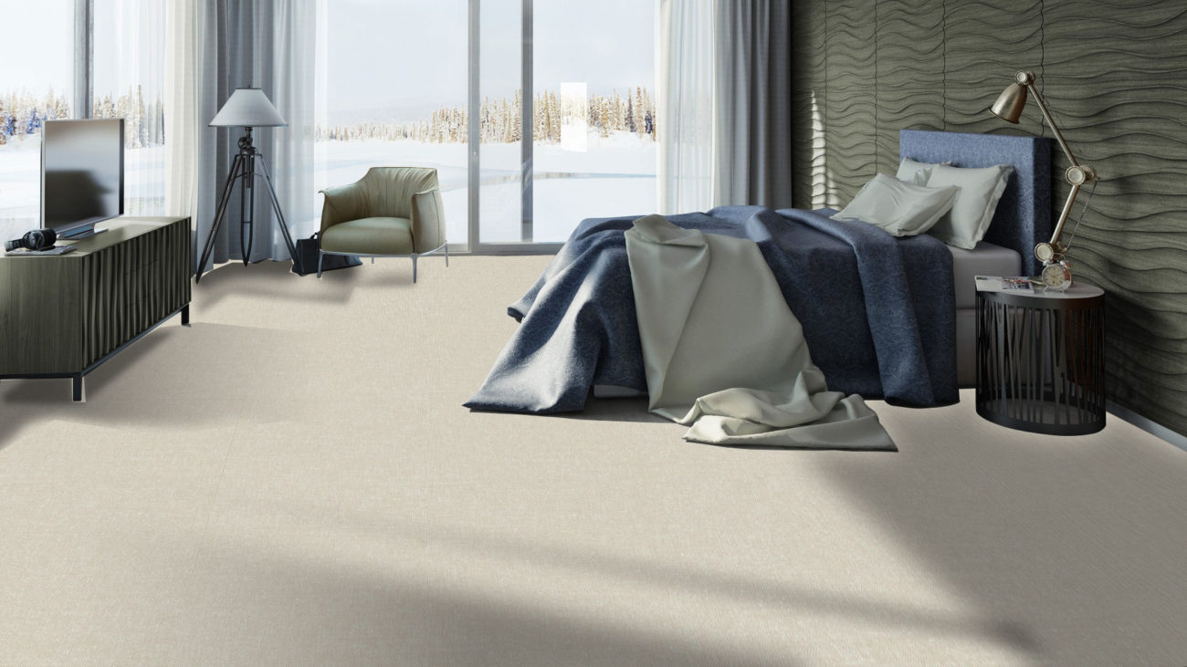 Ковролин Associated Weavers Chambray Beige в уютном интерьере спальни с кроватью и панорамным окном, выходящим на заснеженный зимний пейзаж.