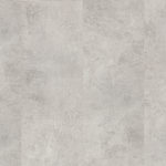 Кварцвинил Quick-Step Elsa в классическом сером цвете с фактурным рисунком под натуральный камень и матовый бетон.