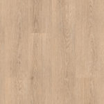 Кварц-винил Tarkett Future House Deckard золотисто-бежевого оттенка. Текстура модульного напольного покрытия с выразительным рисунком дуба.