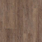 Кварцвинил Quick-Step Gabriel в насыщенном коричневом оттенке с глубокой текстурой натурального дуба, выразительными волокнами и сучками.