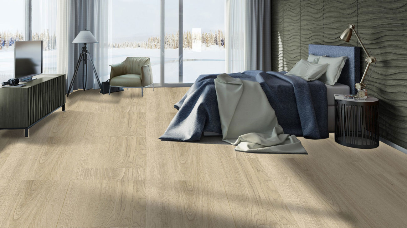 Плитка ПВХ Tarkett Lounge Mini Plank English Oak Light Brown с текстурой светлого дуба в интерьере современной спальни с панорамными окнами.