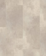 Кварцвинил Quick-Step Nebel в нежном серо-бежевом оттенке с мягкой неоднородной текстурой под натуральный камень и микроцемент.