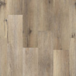 SPC-ламинат Tarkett Prime Click Amber Beige рустикального бежевого оттенка. Текстура напольного покрытия с выразительными сучками дуба крупным планом.