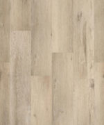 SPC-ламинат Tarkett Prime Click Linen Beige светлого серо-бежевого оттенка. Текстура напольного покрытия с реалистичным рисунком дуба крупным планом.