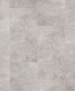 Кварцвинил Quick-Step Senta в светло-сером цвете с выразительной фактурой натурального камня, потертостями и матовым финишем.