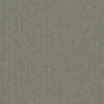Ковровая плитка Desso Verso 7926 серо-зеленого цвета с плотной мелкопетлевой фактурой ворса и линейным узором крупным планом.