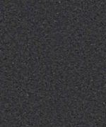 Гомогенный линолеум Tarkett iQ Granit Black 0211 с классической мелкозернистой гранитной текстурой черного цвета крупным планом.