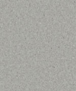 Гомогенный линолеум Tarkett iQ Granit Concrete 0233 бетонно-серого оттенка с мелкозернистой гранитной текстурой крупным планом.